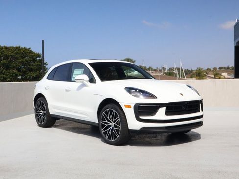 New 2026 Porsche Macan AWD/4WD image 7