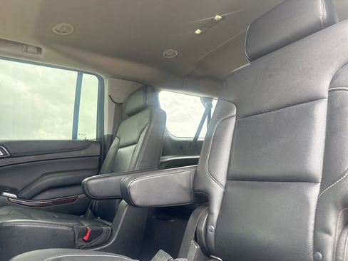 Used 2019 GMC Yukon XL SLT image 36