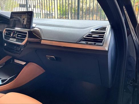 Certified 2025 BMW X4 xDrive30i image 18