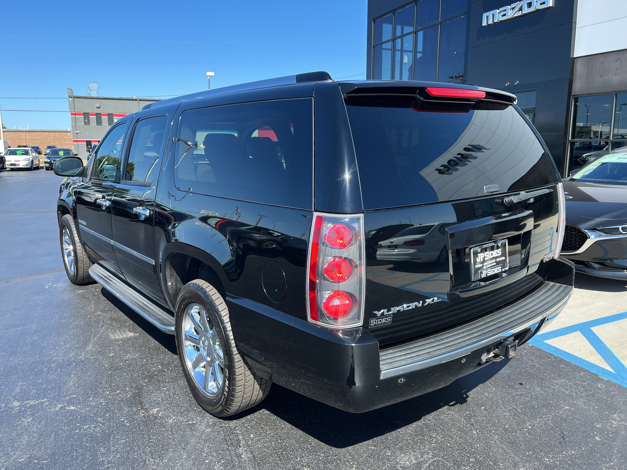 Used 2013 GMC Yukon XL Denali AWD/4WD image 11