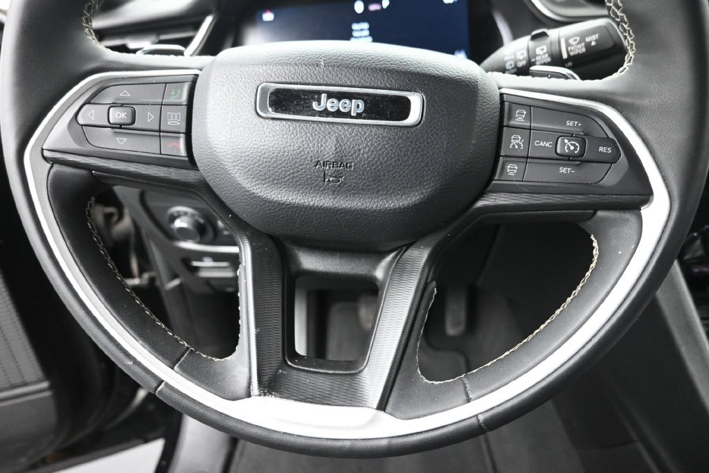 Used 2023 Jeep Grand Cherokee Altitude AWD/4WD image 17