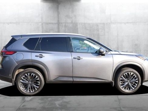 Certified 2025 Nissan Rogue SL w/ Tech Package AWD/4WD image 5