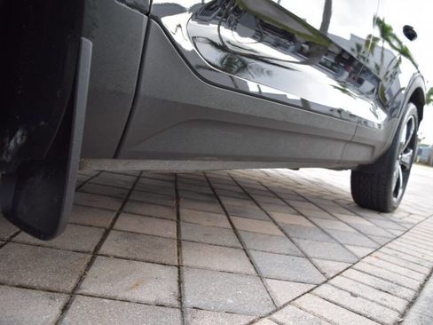 Used 2020 Volvo XC40 T5 Momentum w/ Protection Package Premier image 28