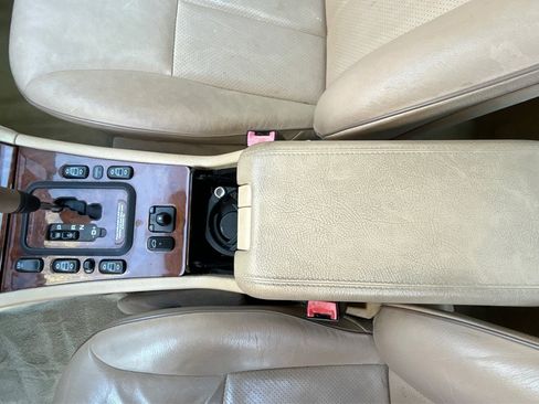 Used 2000 Mercedes-Benz E 320 Sedan image 22