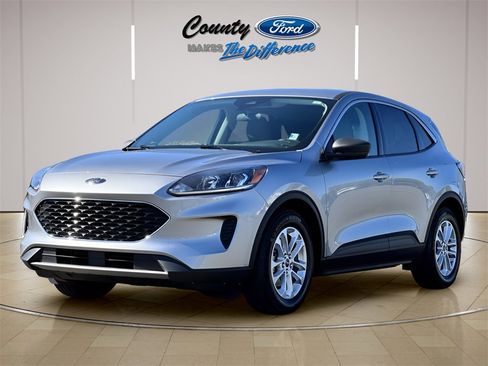 Used 2022 Ford Escape SE w/ Cold Weather Package image 2