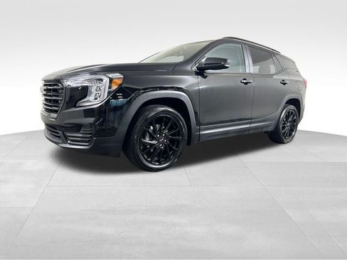 Used 2024 GMC Terrain SLE w/ Driver Convenience Package AWD/4WD image 2