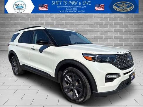 Certified 2023 Ford Explorer XLT w/ Equipment Group 202A AWD/4WD image 1