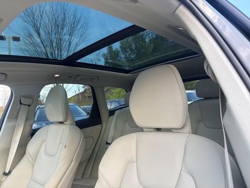 Used 2023 Volvo XC60 B5 Plus w/ Climate Package image 12