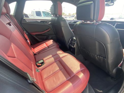 Used 2022 Porsche Macan image 15