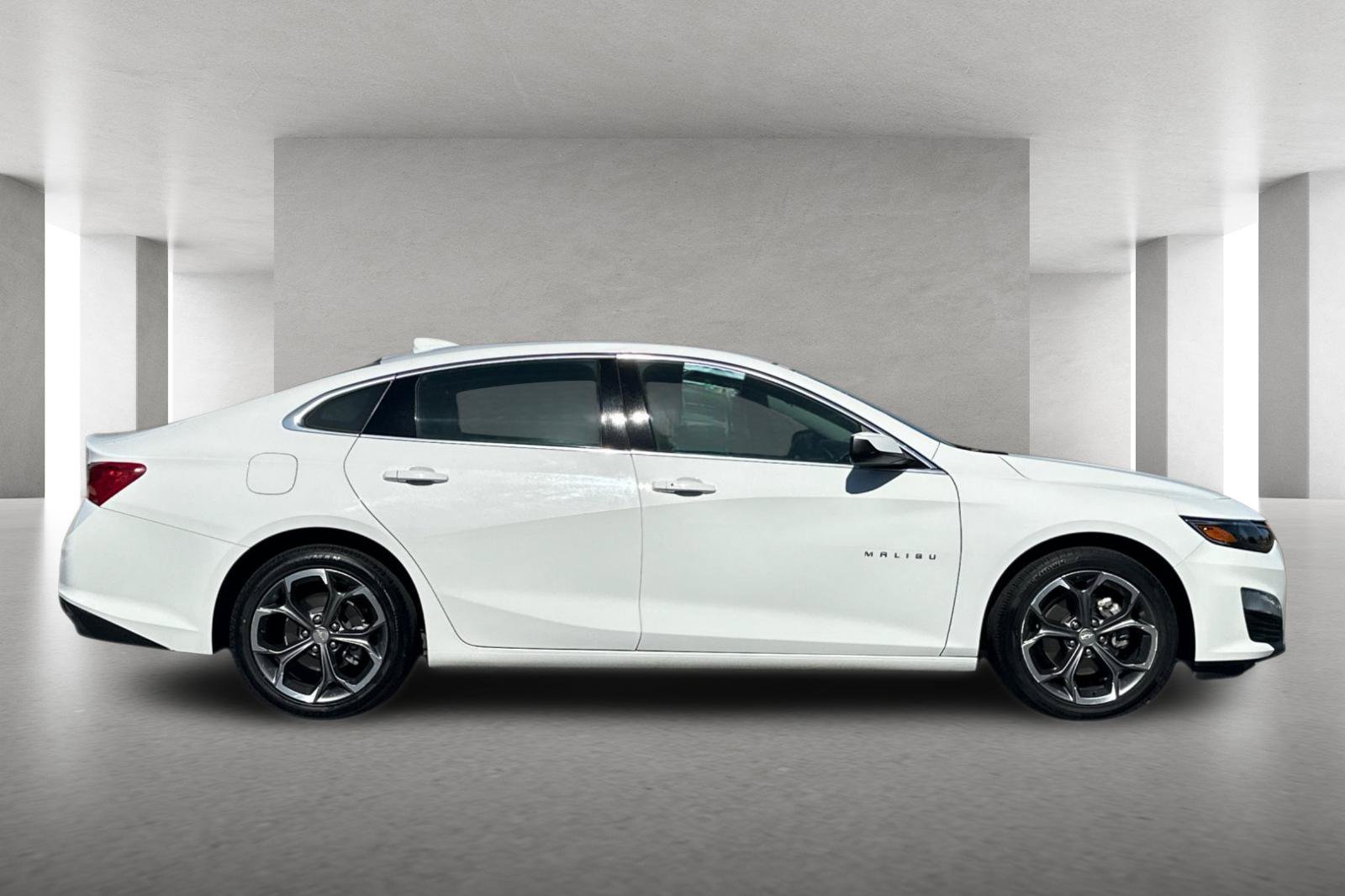 Used 2024 Chevrolet Malibu LT FWD image 3