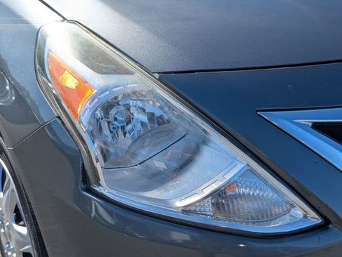 Used 2019 Nissan Versa SV image 9