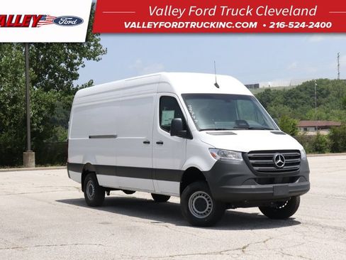 Used 2025 Mercedes-Benz Sprinter 2500 image 1