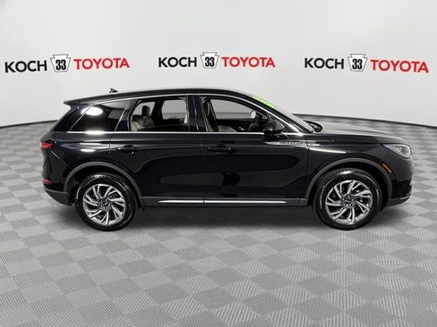 Used 2025 Lincoln Corsair AWD image 9