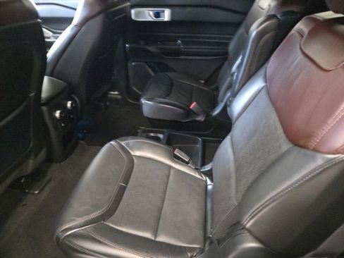 Used 2020 Ford Explorer Platinum w/ Premium Technology Package image 19