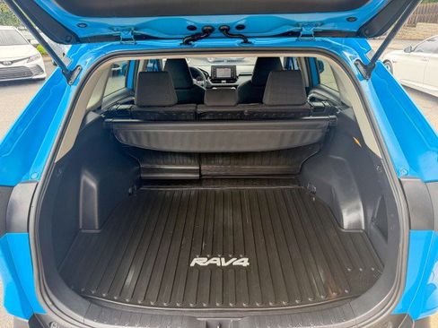 Used 2019 Toyota RAV4 LE AWD/4WD image 15