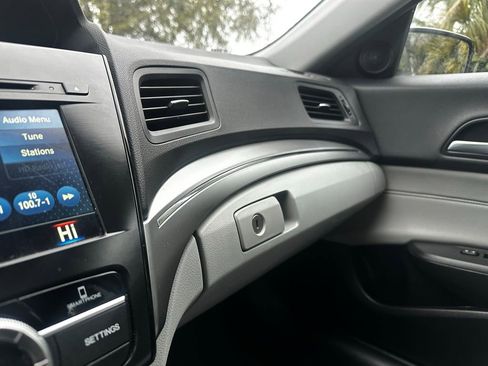 Used 2019 Acura ILX w/ Premium Package image 24