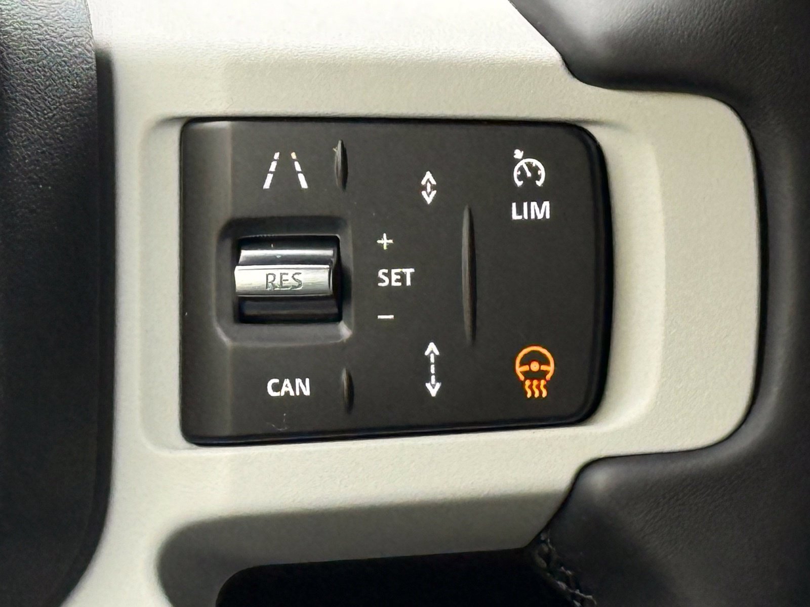 New 2026 Land Rover Defender 110 X-Dynamic SE AWD/4WD image 30