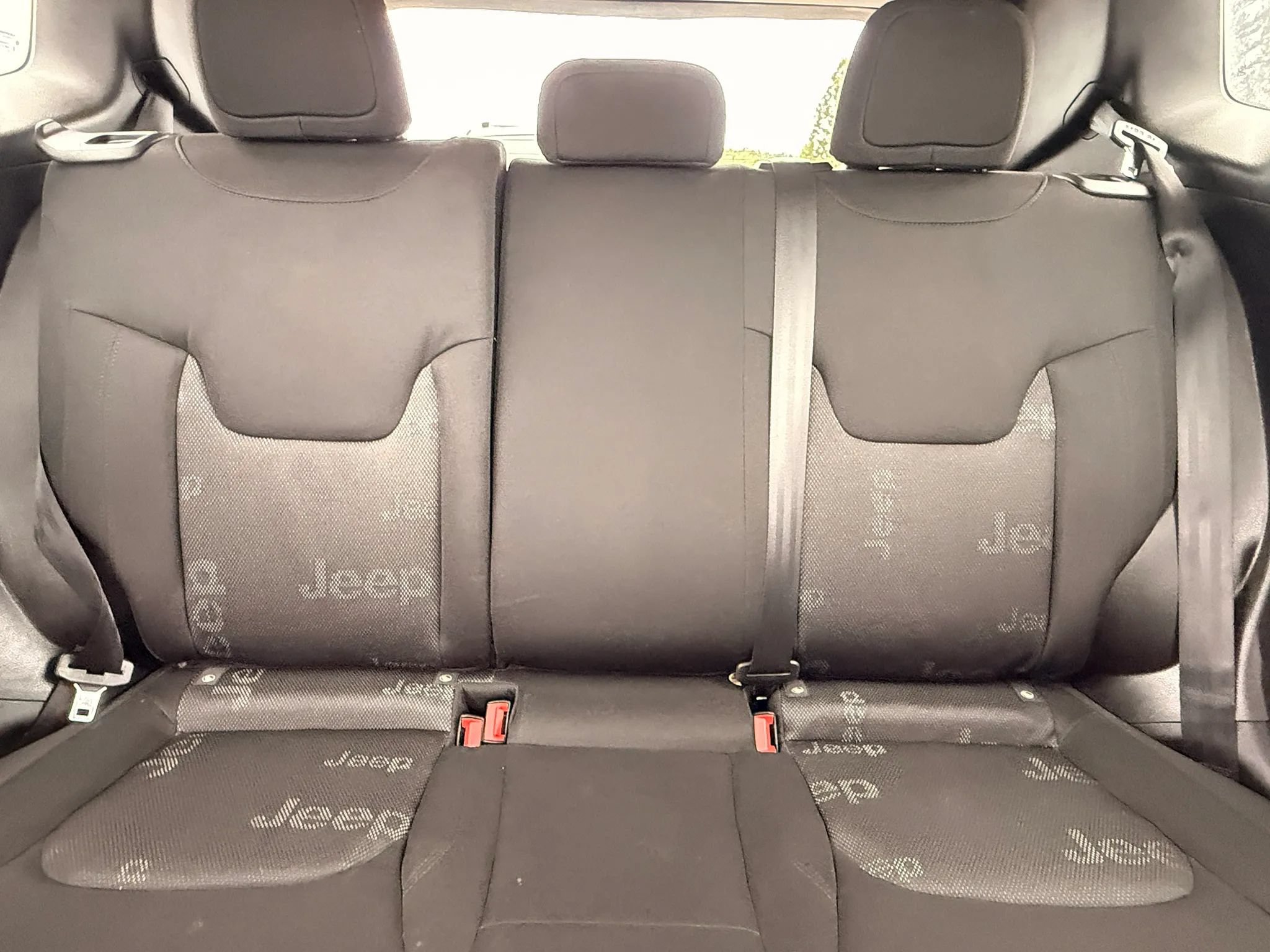 Used 2017 Jeep Renegade Latitude FWD image 22