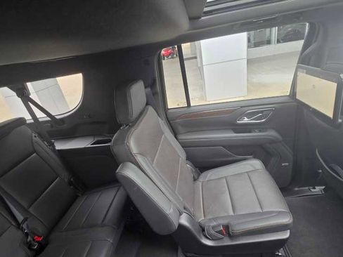 Used 2024 Chevrolet Suburban High Country w/ Advanced Technology Package image 24