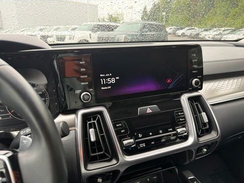 Used 2023 Kia Sorento EX AWD/4WD image 15