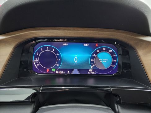 Used 2025 Volkswagen Atlas SE image 11