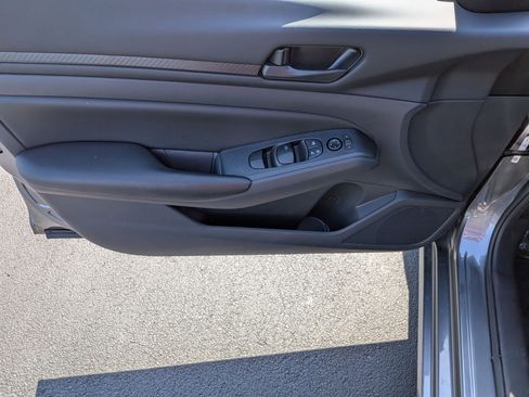 Used 2025 Nissan Altima 2.5 S FWD image 10