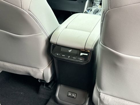 Certified 2026 Toyota Highlander XLE image 22
