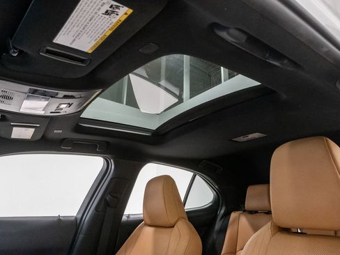 Used 2024 Lexus UX 250h AWD w/ Premium Package image 9