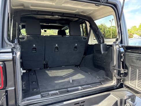 Used 2019 Jeep Wrangler Unlimited Sahara AWD/4WD image 23