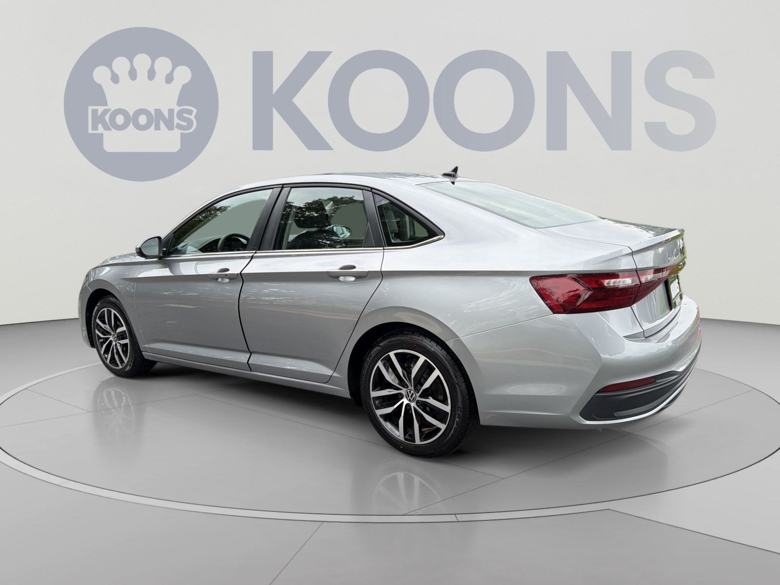 Used 2025 Volkswagen Jetta SE FWD image 4