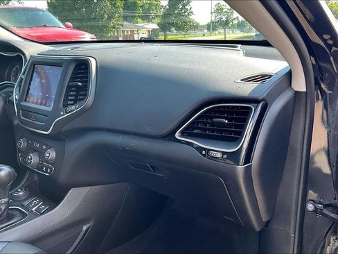 Used 2022 Jeep Cherokee Latitude Lux w/ Sun & Sound Group AWD/4WD image 12