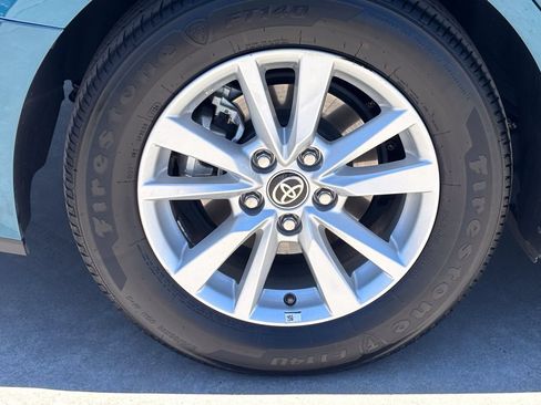Used 2025 Toyota Camry LE w/ Convenience Package FWD image 7