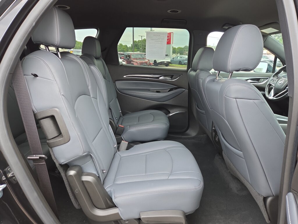 Used 2023 Buick Enclave Essence AWD/4WD image 16