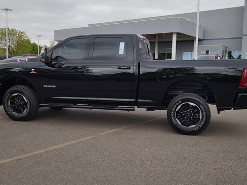 Used 2025 RAM 2500 Laramie AWD/4WD image 24
