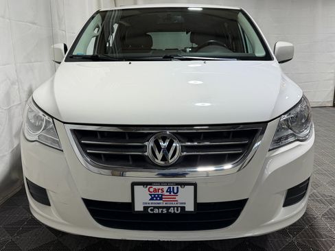 Used 2012 Volkswagen Routan SE image 2
