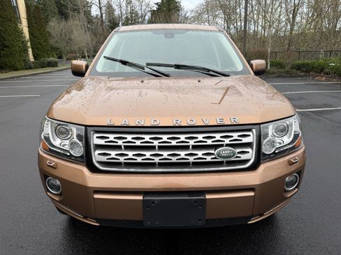 Used 2014 Land Rover LR2 HSE image 2