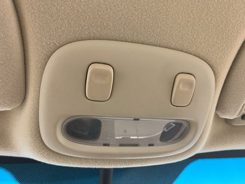 Used 2009 Lincoln Town Car Signature L image 25