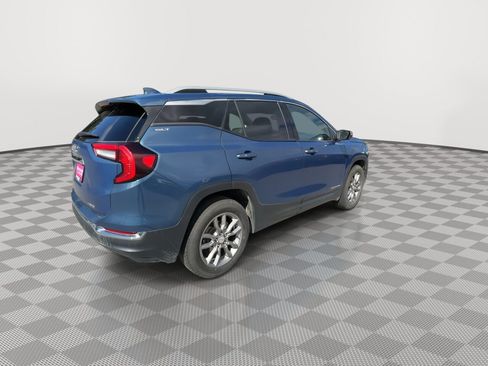Used 2024 GMC Terrain SLT AWD/4WD image 8