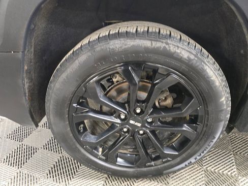 Used 2021 GMC Terrain SLE w/ Elevation Edition image 13