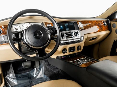 Used 2013 Rolls-Royce Ghost image 2