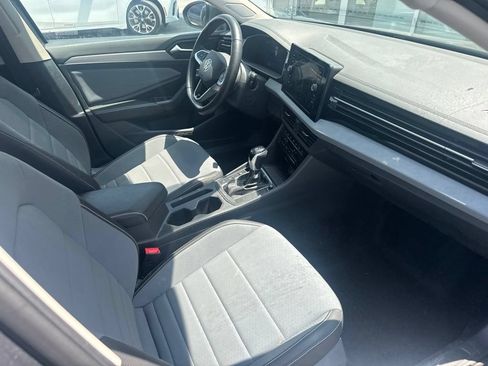 Used 2025 Volkswagen Jetta SE w/ Sunroof Package FWD image 7
