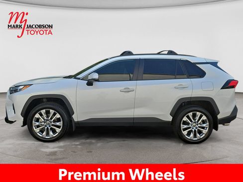 Used 2025 Toyota RAV4 XLE Premium FWD image 15