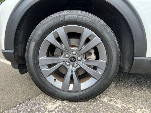 Used 2023 Ford Explorer XLT w/ Equipment Group 202A AWD/4WD image 16