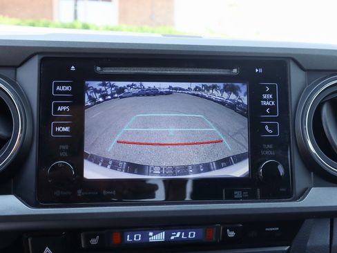 Used 2016 Toyota Tacoma TRD Sport image 33