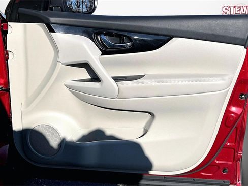 Used 2021 Nissan Rogue Sport SV image 25