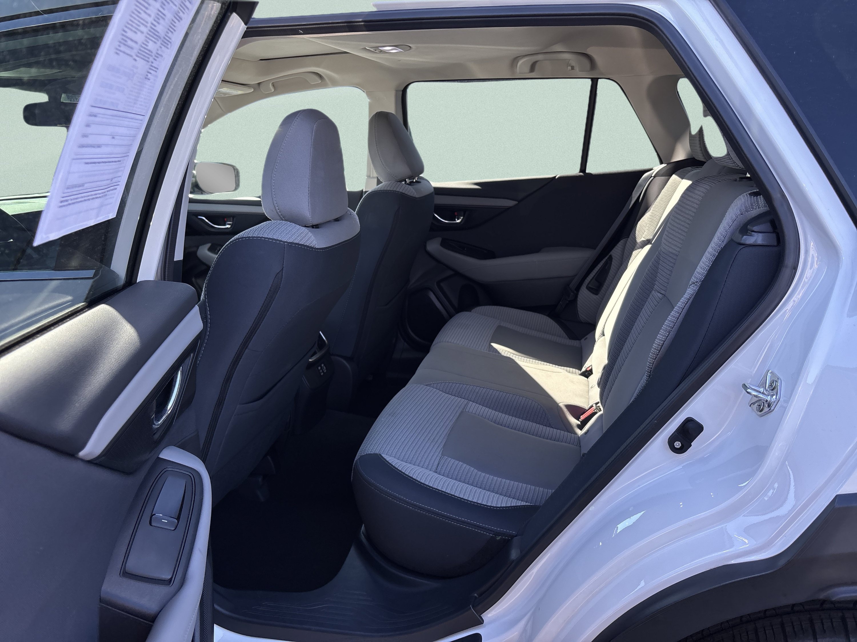 Used 2025 Subaru Outback Premium AWD/4WD image 17