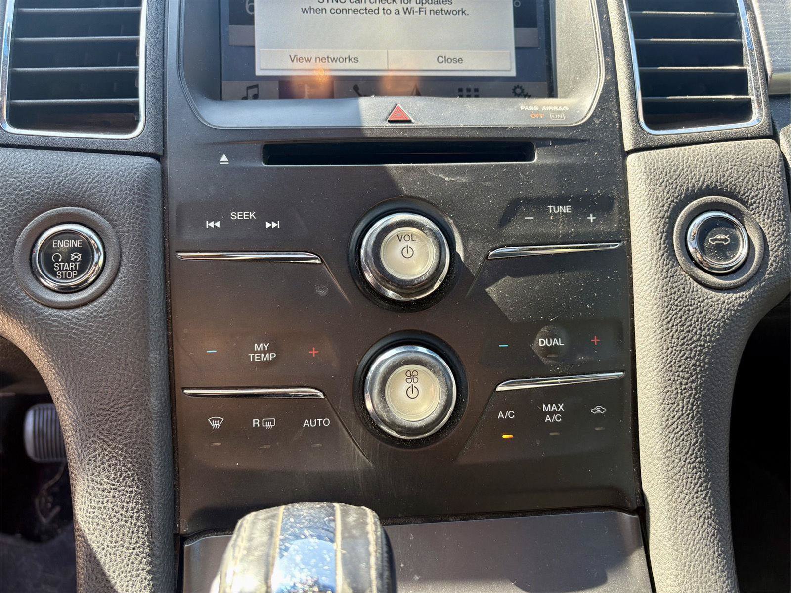 Used 2018 Ford Taurus SEL w/ Equipment Group 201A FWD image 19