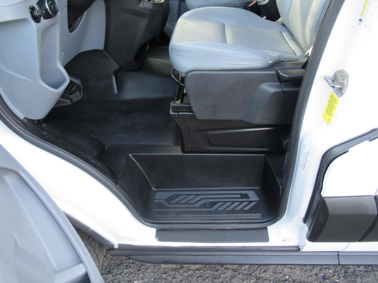 Used 2019 Ford Transit 250 148 Medium Roof RWD image 11