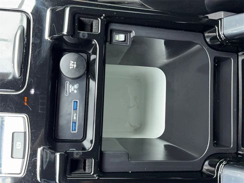 Used 2020 Land Rover Discovery HSE image 37