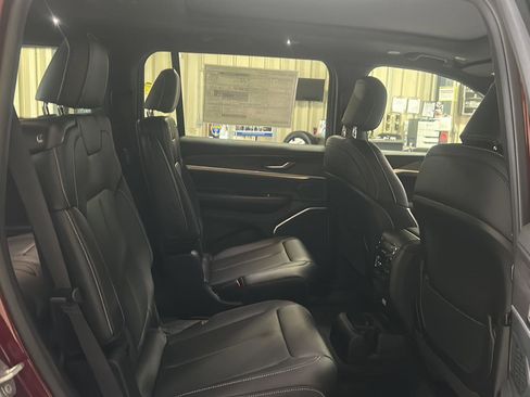 New 2026 Jeep Grand Cherokee L Limited w/ Limited Altitude Package AWD/4WD image 21